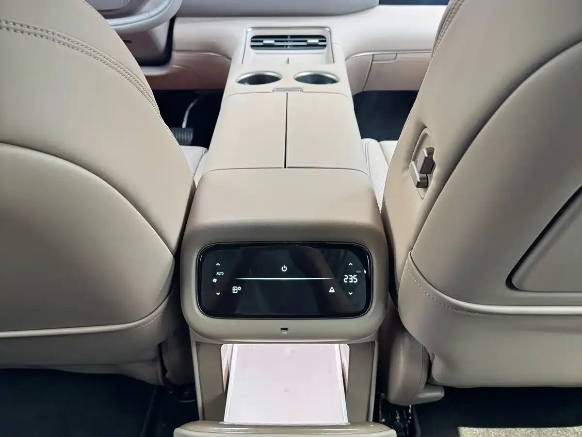 IM Motors IM LS8 2026 Model Base Version 5-seater Long Range Edition — Фото автомобиля 15