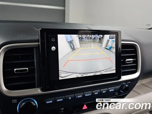 Hyundai Venue — Фото автомобиля 15