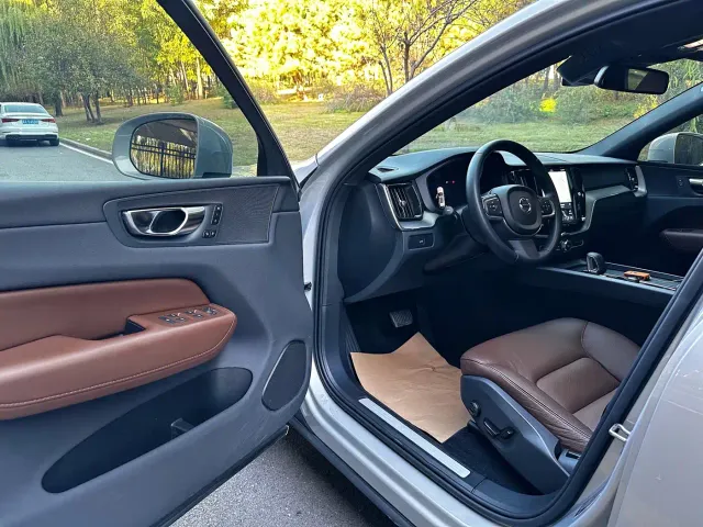 Volvo XC60 — Фото автомобиля 7