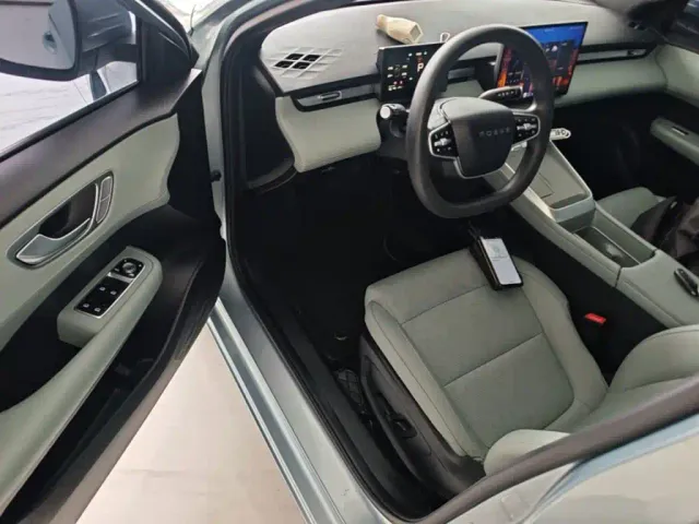 Roewe D6 — Фото автомобиля 15
