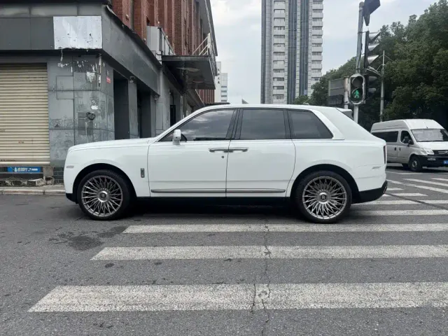Rolls-Royce Cullinan — Фото автомобиля 19