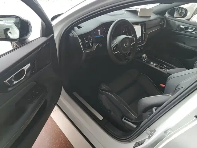 Volvo S60 — Фото автомобиля 15