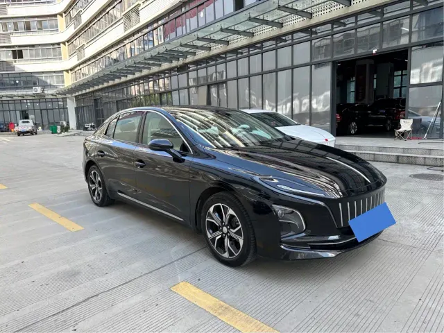 Hongqi E-QM5 — Фото автомобиля 3