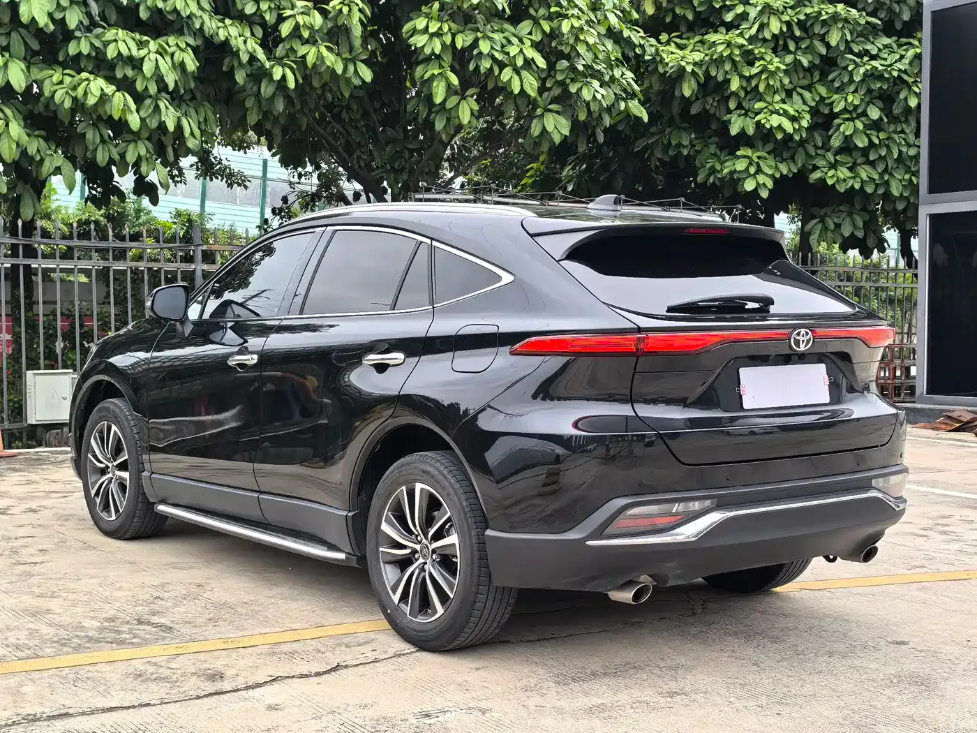 Toyota Lingfang HARRIER 2022 2.0L CVT 2WD Luxury Edition — Фото автомобиля 6