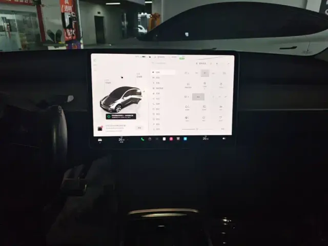 Tesla Model Y — Фото автомобиля 12