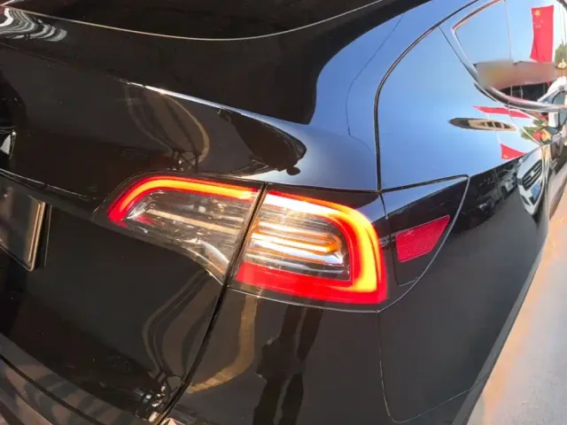 Tesla Model Y — Фото автомобиля 7