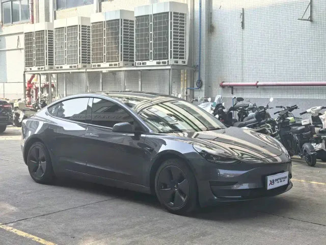 Tesla Model 3 — Фото автомобиля 4