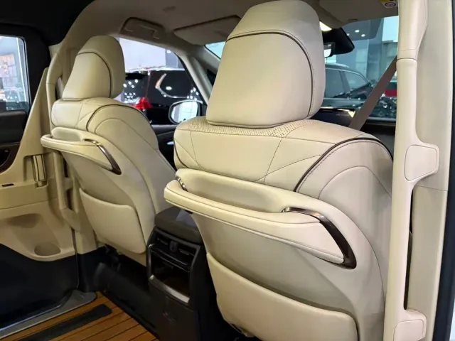 Toyota Alphard — Фото автомобиля 17