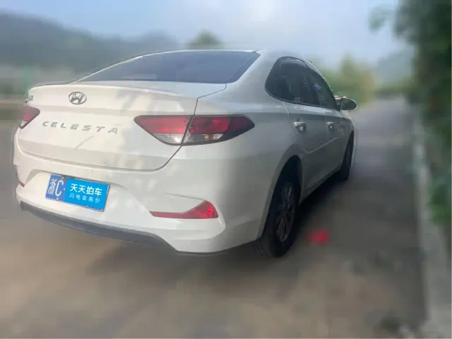 Hyundai Elantra — Фото автомобиля 2