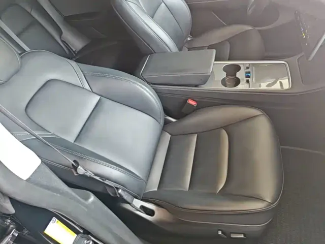 Tesla Model Y — Фото автомобиля 24