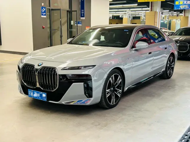 Фотография автомобиля — BMW 7 Series