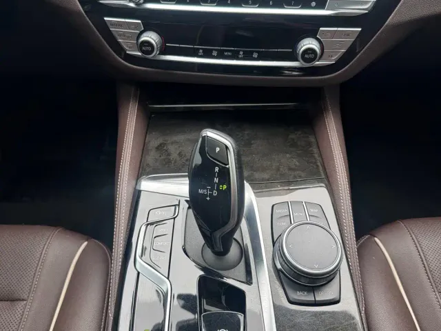 BMW 5 Series — Фото автомобиля 9