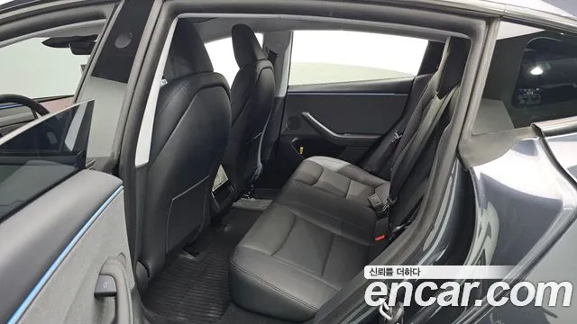 Tesla Model 3 — Фото автомобиля 12