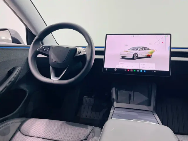 Tesla Model 3 — Фото автомобиля 5