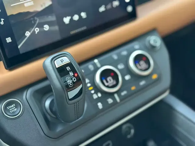 Land Rover Defender — Фото автомобиля 14