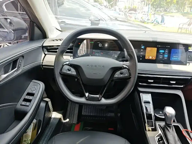 Roewe i5 — Фото автомобиля 10