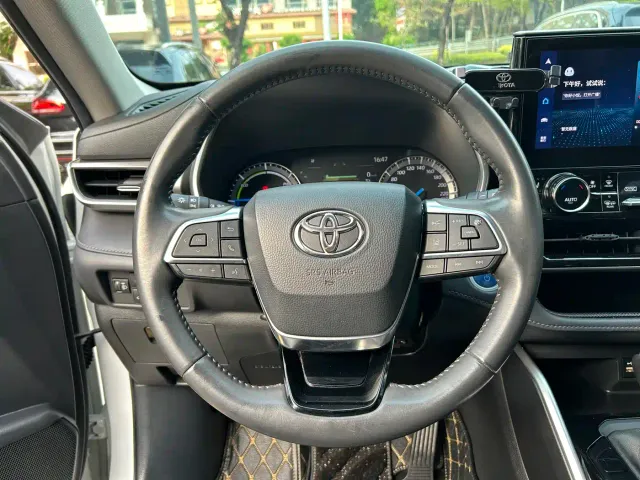 Toyota Highlander — Фото автомобиля 9
