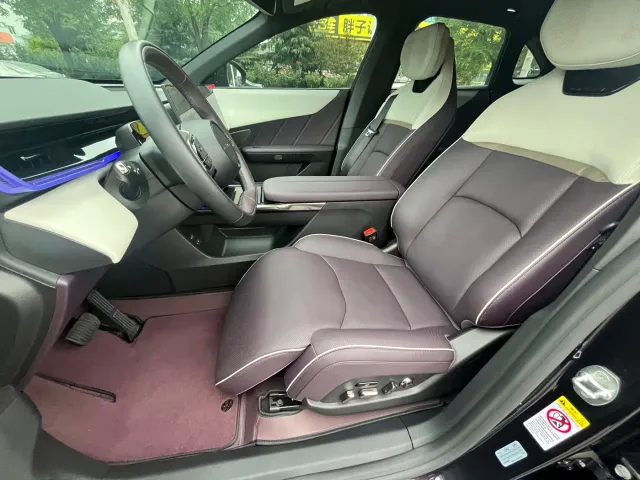 Mazda EZ-60 — Фото автомобиля 11