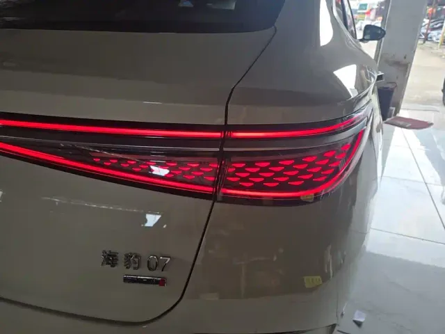 BYD Seal 07 DM-i — Фото автомобиля 7