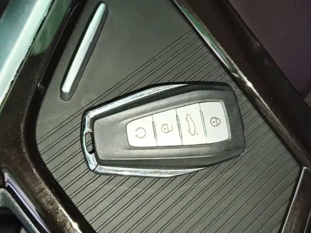 Geely Jiaji — Фото автомобиля 8