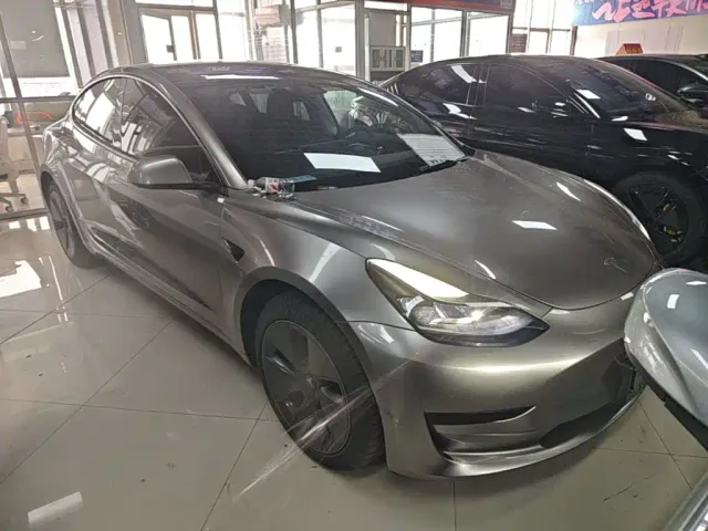 Tesla Model 3 — Фото автомобиля 3
