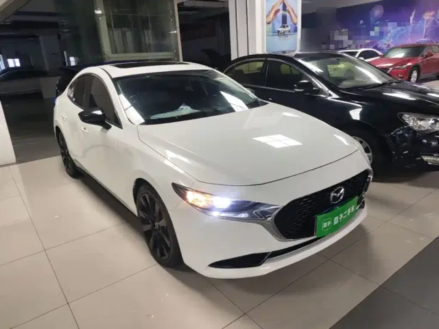 Mazda Axela — Фото автомобиля 3