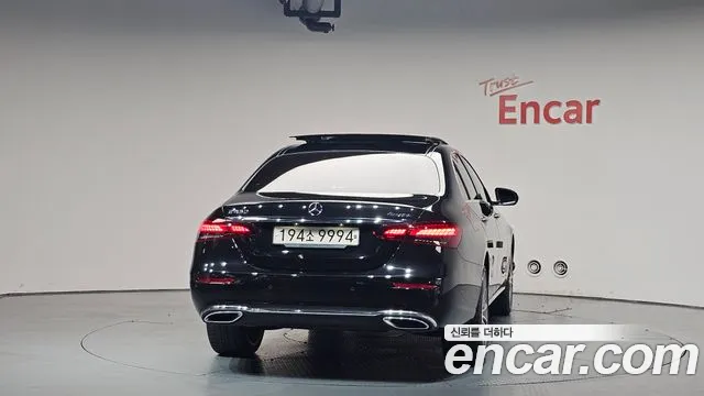 Mercedes-Benz E-Class — Фото автомобиля 4