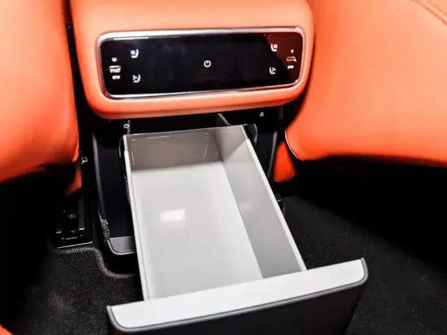 Li Auto L8 — Фото автомобиля 22