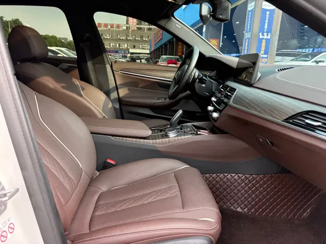 BMW 5 Series — Фото автомобиля 12