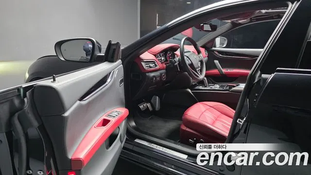 Maserati Ghibli — Фото автомобиля 15