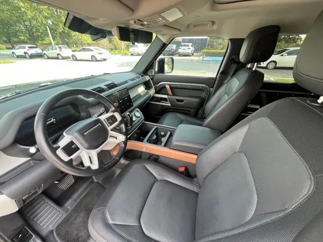 Land Rover Defender — Фото автомобиля 11
