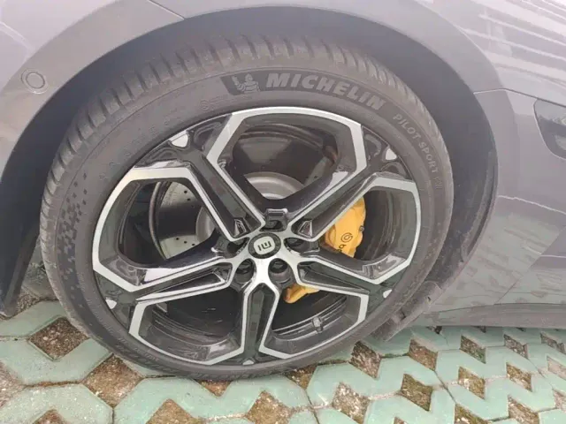 Xiaomi SU7 — Фото автомобиля 22