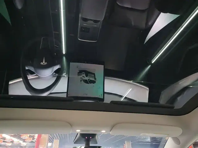 Tesla Model Y — Фото автомобиля 17
