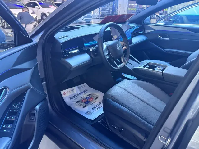 BYD Qin L — Фото автомобиля 9