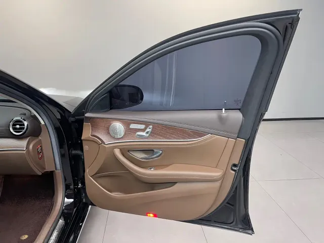Mercedes-Benz E-Class — Фото автомобиля 16