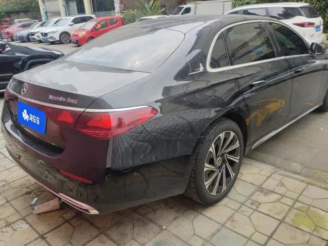 Mercedes-Benz E-Class — Фото автомобиля 3