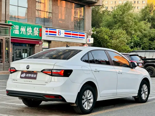 Volkswagen Lavida — Фото автомобиля 9