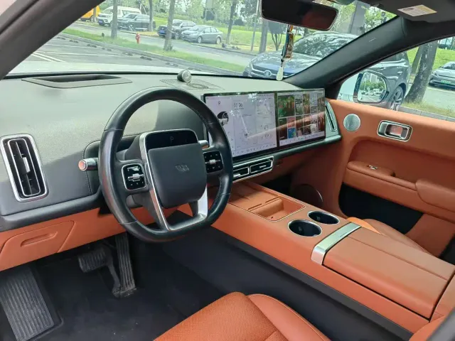 Li Auto L7 — Фото автомобиля 4