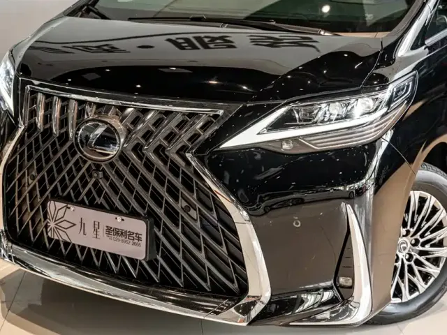 Lexus LM — Фото автомобиля 22