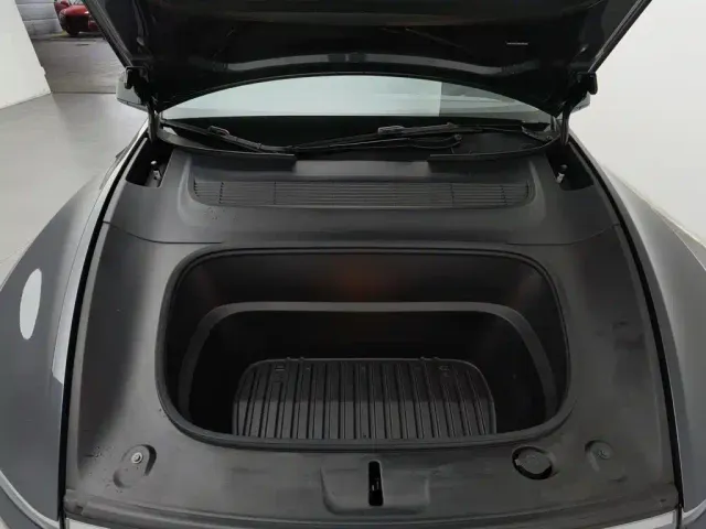 Tesla Model Y — Фото автомобиля 6