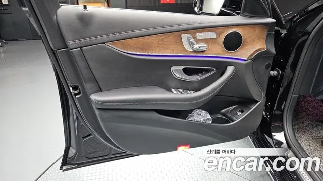 Mercedes-Benz E-Class — Фото автомобиля 21
