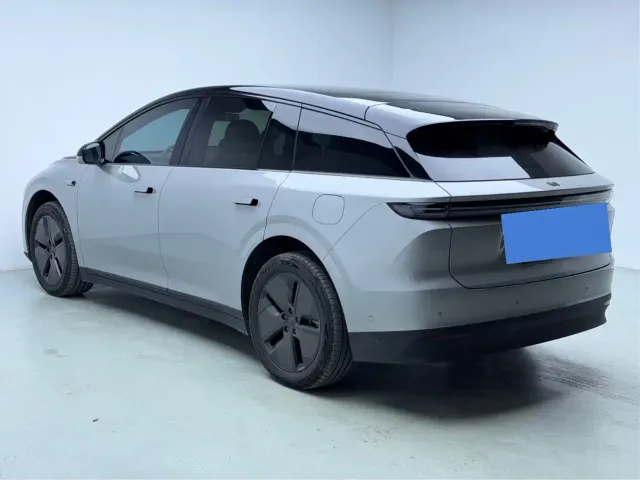 Li Auto i6 — Фото автомобиля 11