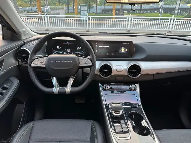 Forthing T5 Evo — Фото автомобиля 12