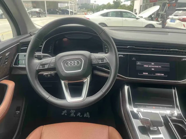 Audi Q7 — Фото автомобиля 11