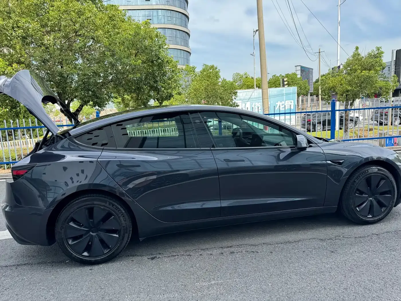 Tesla Model 3 2023 Rear-Wheel Drive — Фото автомобиля 21