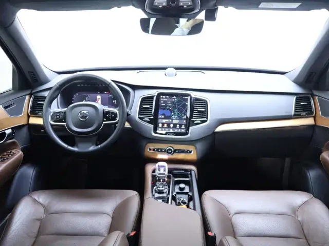 Volvo XC90 — Фото автомобиля 13