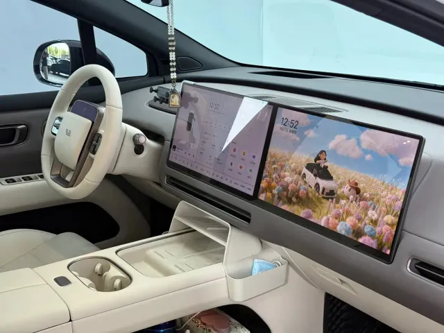 Li Auto Li Auto i6 2025 4WD Base Model — Фото автомобиля 14
