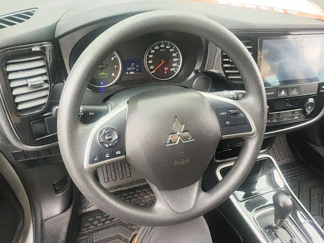 Mitsubishi Outlander — Фото автомобиля 10