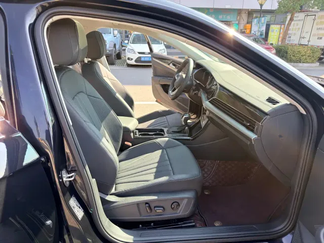 Volkswagen Passat — Фото автомобиля 9