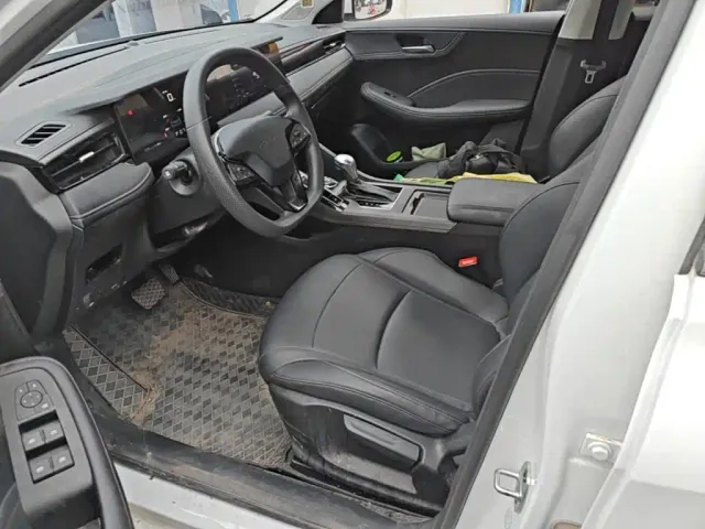 Roewe i5 — Фото автомобиля 14